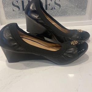 TORY BURCH  EUC 💎Jolie Wedge Logo Nappa Leather Patent Elastic Pump Sz 10 black